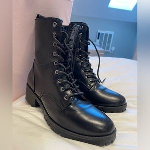 Lace Up Black Combat Boot Size 8